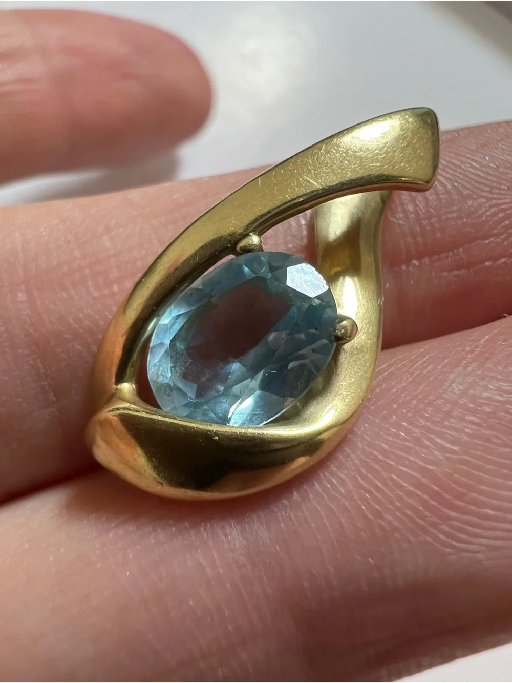 VTG 14K Yellow Gold Blue Topaz or Aquamarine Swirl Pendant